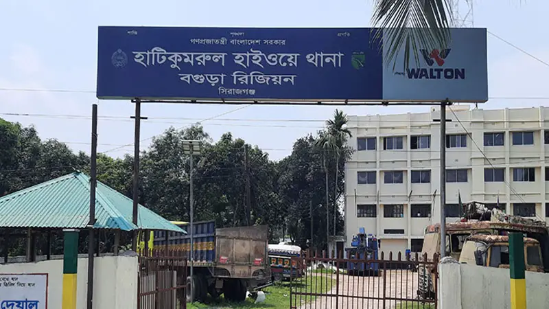 সিরাজগঞ্জে বাস-অটোরিকশা সংঘর্ষে ৩ জনের প্রাণহানি সিরাজগঞ্জে বাস-অটোরিকশা সংঘর্ষে ৩ জনের প্রাণহানি