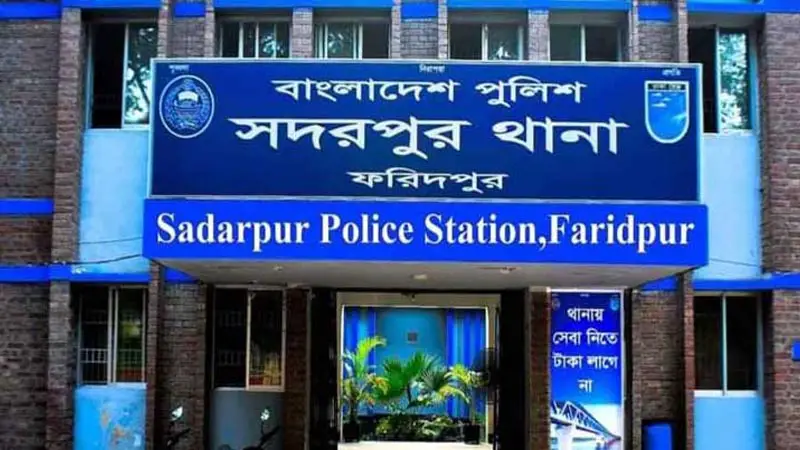 দাফনের ৫ দিন পর গৃহবধূকে জীবিত উদ্ধার দাফনের ৫ দিন পর গৃহবধূকে জীবিত উদ্ধার
