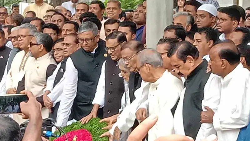 শেখ কামালের সমাধিতে আওয়ামী লীগ নেতাদের শ্রদ্ধা শেখ কামালের সমাধিতে আওয়ামী লীগ নেতাদের শ্রদ্ধা