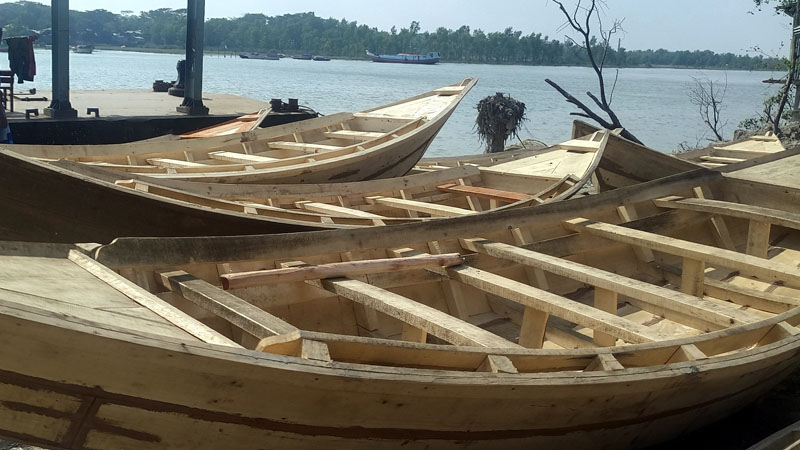 ঐতিহ্য হারাচ্ছে শত বছরের পুরোনো নৌকার হাট ঐতিহ্য হারাচ্ছে শত বছরের পুরোনো নৌকার হাট