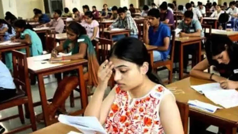 ‘পাস করিয়ে দেন, না হলে বিয়ে দিয়ে দেবে’ ছাত্রীর অনুরোধ ‘পাস করিয়ে দেন, না হলে বিয়ে দিয়ে দেবে’ ছাত্রীর অনুরোধ