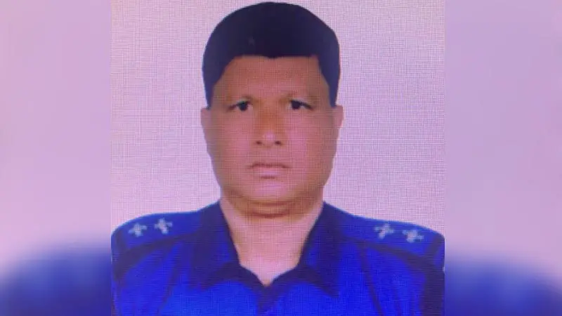 থামার সংকেত দেয়ায় পিকআপের ধাক্কা, পুলিশ নিহত থামার সংকেত দেয়ায় পিকআপের ধাক্কা, পুলিশ নিহত