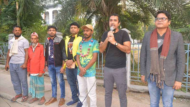 পেঁয়াজ বয়কটের ডাক, শিক্ষকের মাইকিং