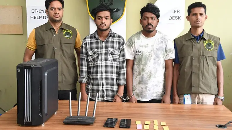 যেভাবে প্রবাসীদের ব্ল্যাকমেইল করে হাতিয়ে নিতো বিপুল অর্থ যেভাবে প্রবাসীদের ব্ল্যাকমেইল করে হাতিয়ে নিতো বিপুল অর্থ