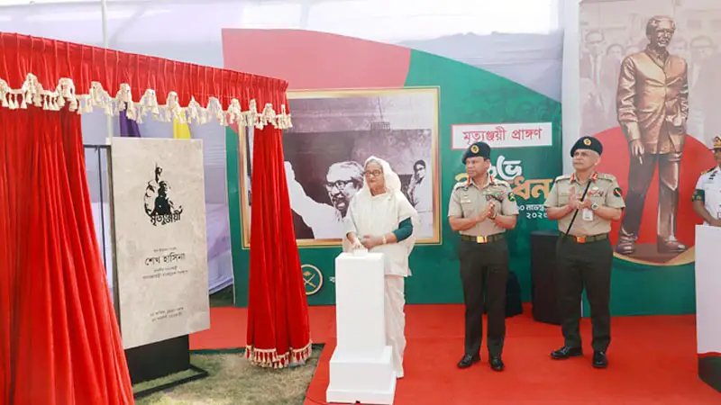 তোমরা বাবা-মায়ের হাত ধরে স্কুলে যাও, আমাদের সেই সৌভাগ্য হয়নি তোমরা বাবা-মায়ের হাত ধরে স্কুলে যাও, আমাদের সেই সৌভাগ্য হয়নি