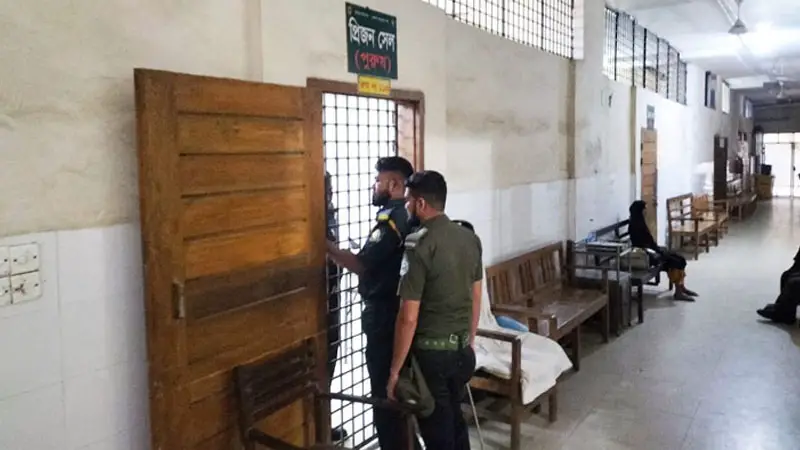 প্রিজন সেলে আসামিকে পিটিয়ে মারল আরেক আসামি প্রিজন সেলে আসামিকে পিটিয়ে মারল আরেক আসামি