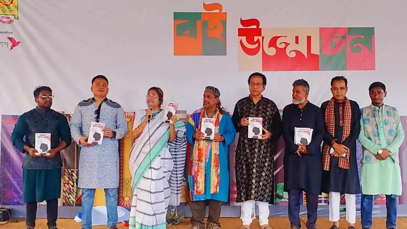প্রবাসীর লেখা রোমান্টিক থ্রিলার ‘ব্ল্যাক রোজ’র মোড়ক উন্মোচন প্রবাসীর লেখা রোমান্টিক থ্রিলার ‘ব্ল্যাক রোজ’র মোড়ক উন্মোচন