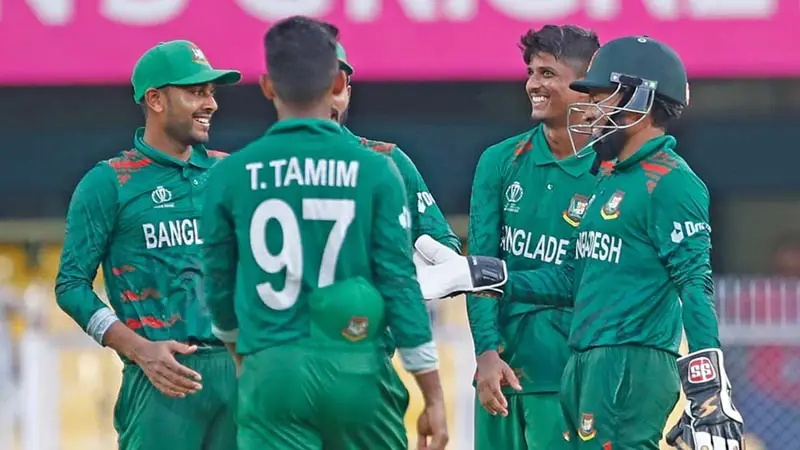 আজ ইংল্যান্ডের মুখোমুখি বাংলাদেশ, সাকিব কি খেলবেন? আজ ইংল্যান্ডের মুখোমুখি বাংলাদেশ, সাকিব কি খেলবেন?