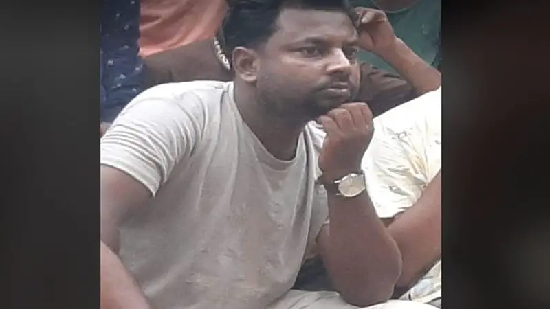 অবৈধভাবে বালু উত্তোলনে বাধা দেয়ায় নারী শ্রমিককে মারধর অবৈধভাবে বালু উত্তোলনে বাধা দেয়ায় নারী শ্রমিককে মারধর