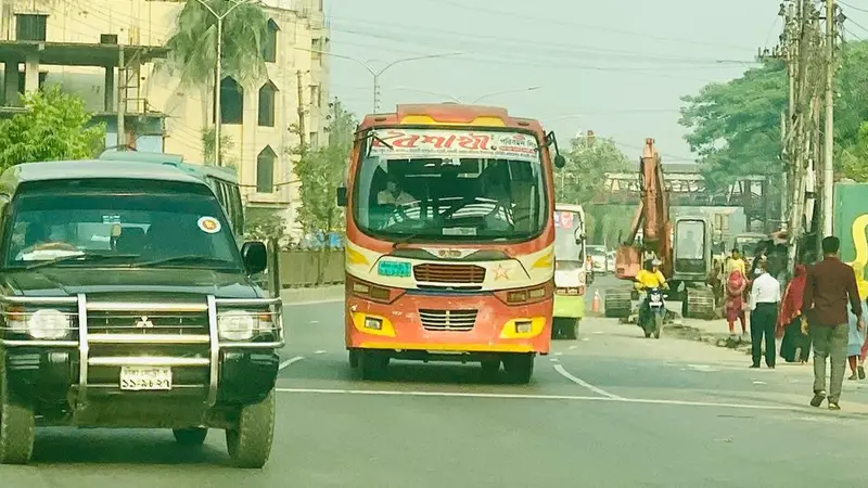 বাস ও যাত্রীদের ছবি তুলে রাখতে হবে: ডিএমপি বাস ও যাত্রীদের ছবি তুলে রাখতে হবে: ডিএমপি