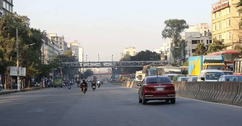 ঢাকার বায়ু সহনীয়, দূষণে শীর্ষে দিল্লি