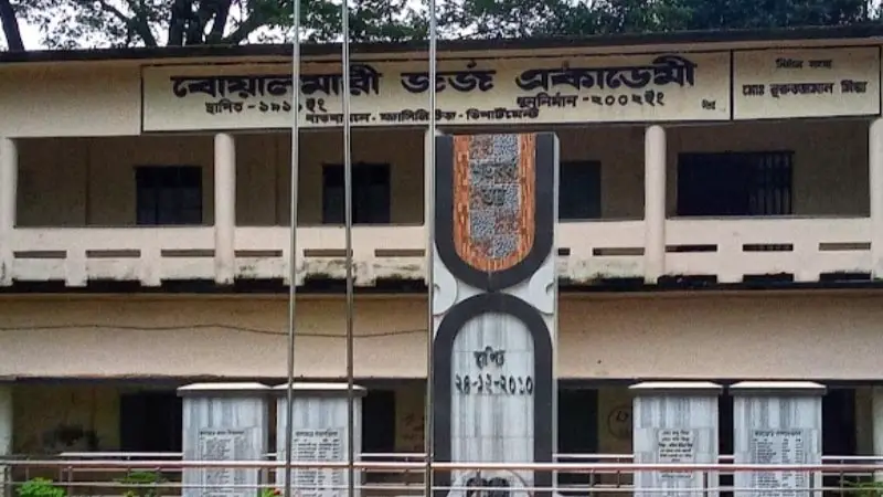 ৮ম শ্রেণির রেজিষ্ট্রেশন বাবদ আদায়কৃত অতিরিক্ত অর্থ ফেরত 
