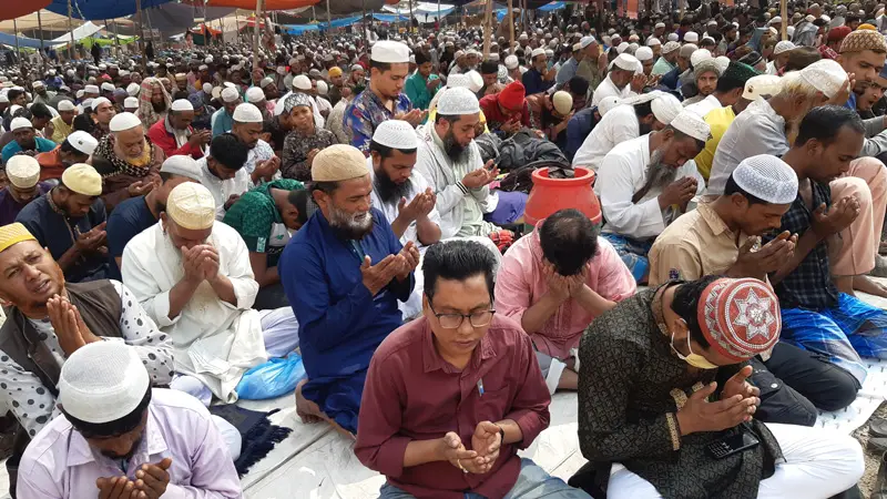 আখেরি মোনাজাতে শেষ হলো ইজতেমার দ্বিতীয় পর্ব আখেরি মোনাজাতে শেষ হলো ইজতেমার দ্বিতীয় পর্ব