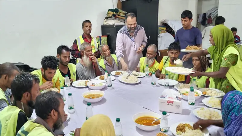 পরিচ্ছন্নকর্মীদের জন্য মধ্যাহ্ন ভোজের আয়োজন করল ডিএনসিসি পরিচ্ছন্নকর্মীদের জন্য মধ্যাহ্ন ভোজের আয়োজন করল ডিএনসিসি