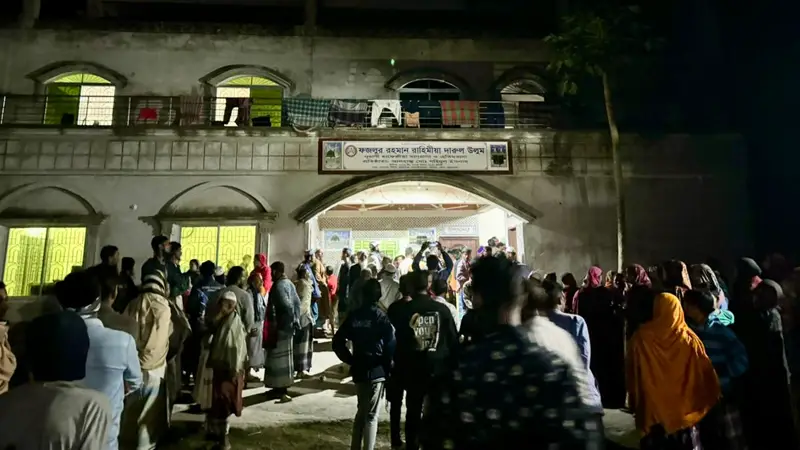 নিখোঁজ মাদ্রাসা ছাত্রের মরদেহ মিলল সেপটি ট্যাংকে নিখোঁজ মাদ্রাসা ছাত্রের মরদেহ মিলল সেপটি ট্যাংকে