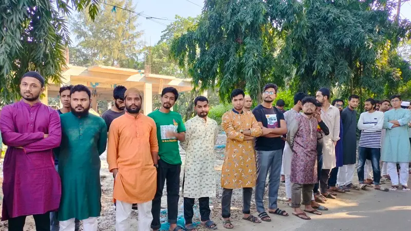 বন্ধ মসজিদের নির্মাণ কাজ, শিক্ষার্থীদের প্রতিবাদ বন্ধ মসজিদের নির্মাণ কাজ, শিক্ষার্থীদের প্রতিবাদ