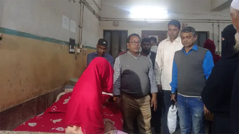 স্ত্রীর শরীরে গরম পানি ঢেলে সাত দিন তালাবদ্ধ রাখলেন শিক্ষক স্বামী স্ত্রীর শরীরে গরম পানি ঢেলে সাত দিন তালাবদ্ধ রাখলেন শিক্ষক স্বামী
