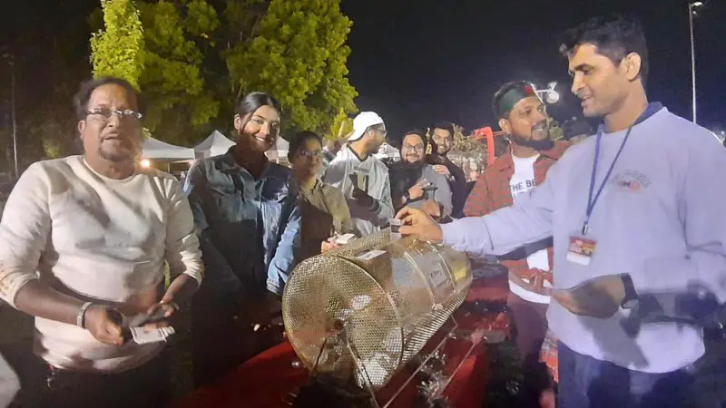 মিশিগানে দশ সহস্রাধিক সংগীত প্রেমীর মন জয় করলেন ইমরান ও কনা মিশিগানে দশ সহস্রাধিক সংগীত প্রেমীর মন জয় করলেন ইমরান ও কনা