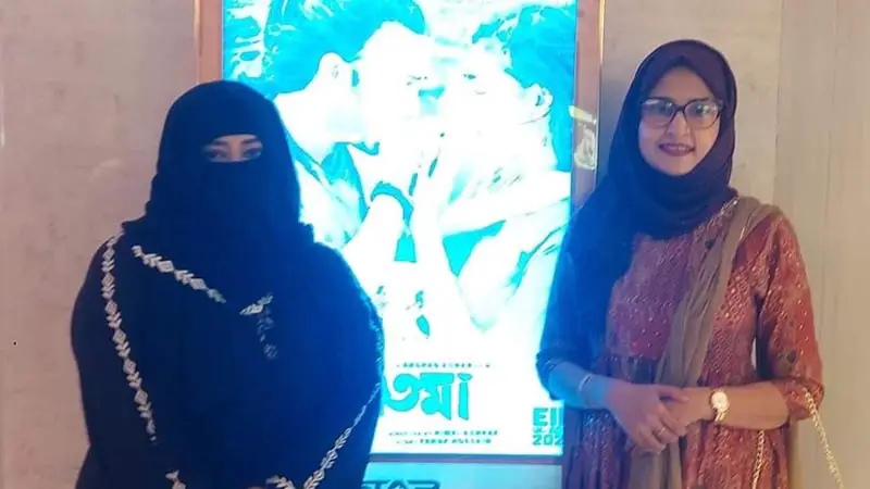 বোরকা পরে সিনেমা হলে মৌসুমী বোরকা পরে সিনেমা হলে মৌসুমী