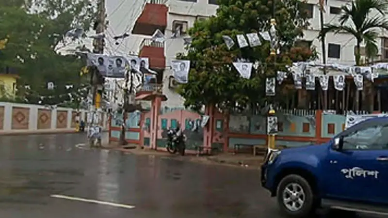 রাসিক নির্বাচন : উৎসবমুখর ভোটে বৃষ্টির বাগড়া রাসিক নির্বাচন : উৎসবমুখর ভোটে বৃষ্টির বাগড়া