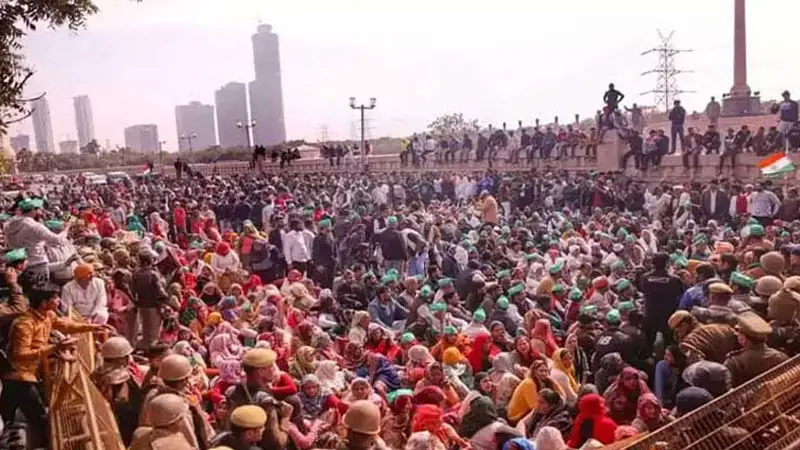 ১৪৪ ধারা উপেক্ষা করেই কৃষকদের রোডমার্চ ১৪৪ ধারা উপেক্ষা করেই কৃষকদের রোডমার্চ