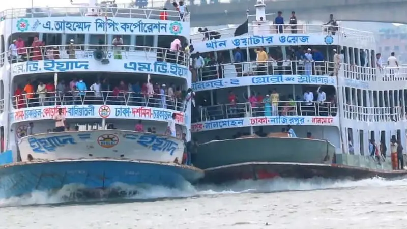 সদরঘাটে দুই লঞ্চের ধাক্কাধাক্কিতে ৫ জন নিহত সদরঘাটে দুই লঞ্চের ধাক্কাধাক্কিতে ৫ জন নিহত