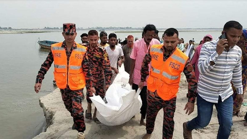 ছেলেকে বাঁচাতে গিয়ে পদ্মা নদীতে ডুবে বাবার মৃত্যু