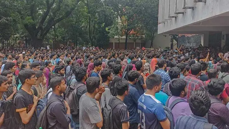 ছাত্র রাজনীতির বিরুদ্ধে বুয়েট শিক্ষার্থীদের শপথ ছাত্র রাজনীতির বিরুদ্ধে বুয়েট শিক্ষার্থীদের শপথ