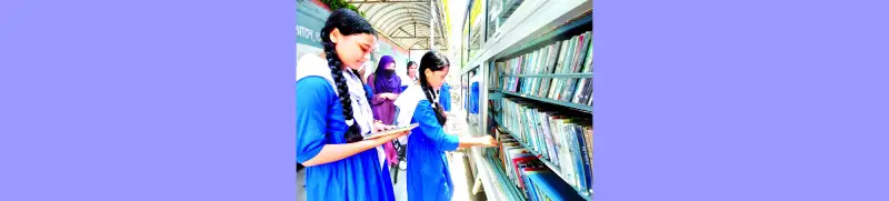 শিশুরা ছাপা বই পড়ে কল্পনাশক্তি বাড়িয়ে খুলছে অন্তরের চোখ শিশুরা ছাপা বই পড়ে কল্পনাশক্তি বাড়িয়ে খুলছে অন্তরের চোখ