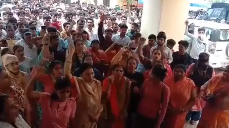 শিক্ষিকার প্রেমে ঘর ছাড়লেন ছাত্রী শিক্ষিকার প্রেমে ঘর ছাড়লেন ছাত্রী