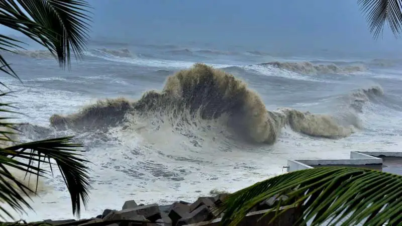 ধেয়ে আসছে ভয়ংকর ঘূর্ণিঝড় ‘বিপর্যয়’