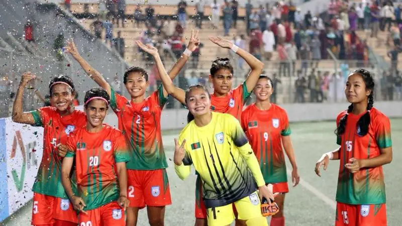 সিঙ্গাপুরকে উড়িয়ে দিল বাংলাদেশ সিঙ্গাপুরকে উড়িয়ে দিল বাংলাদেশ