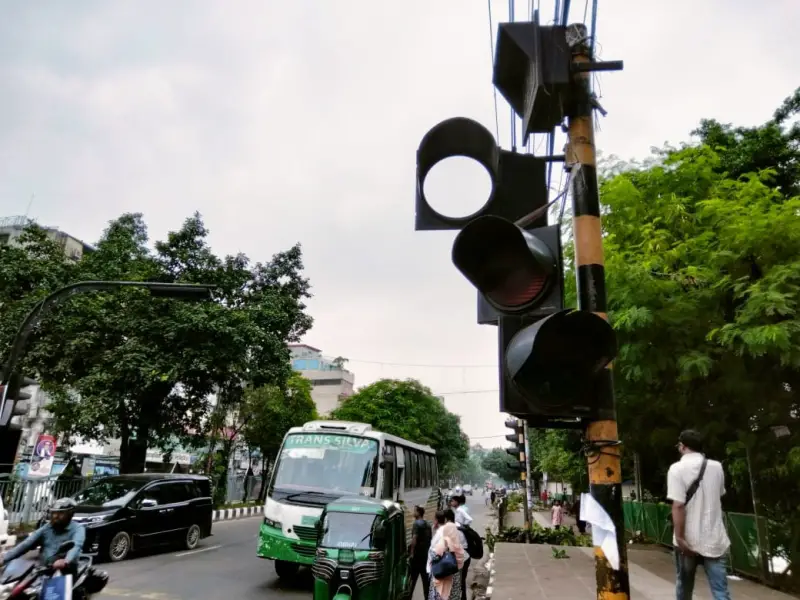 বিকল হয়ে আছে ট্রাফিক সিগন্যাল লাইট