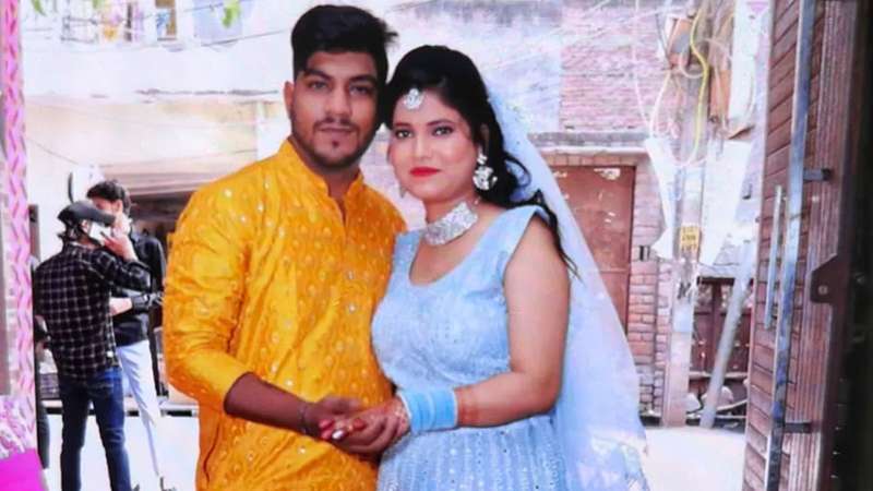 ঘুরতে বেরিয়ে হৃদরোগে স্বামীর মৃত্যু, শোকে না ফেরার দেশে স্ত্রী ঘুরতে বেরিয়ে হৃদরোগে স্বামীর মৃত্যু, শোকে না ফেরার দেশে স্ত্রী