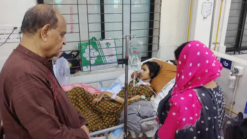 ঈদের ছুটিতেও হাসপাতালে এসে খোঁজখবর নিলেন স্বাস্থ্যমন্ত্রী ঈদের ছুটিতেও হাসপাতালে এসে খোঁজখবর নিলেন স্বাস্থ্যমন্ত্রী