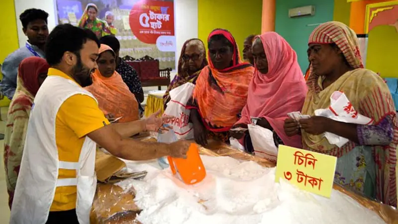 রাজশাহীতে দিনভর ৫ টাকার হাট রাজশাহীতে দিনভর ৫ টাকার হাট