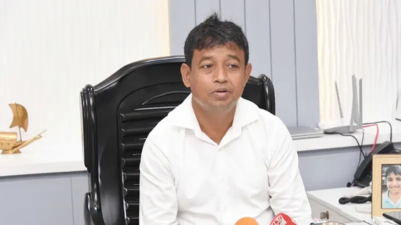 ইসির দিক নির্দেশনায় কাজ করছে পুলিশ ইসির দিক নির্দেশনায় কাজ করছে পুলিশ