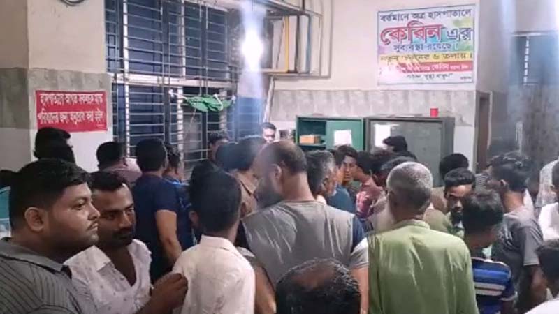 অনুষ্ঠান দেখে ফেরার পথে সড়কে প্রাণ গেল তিন জনের অনুষ্ঠান দেখে ফেরার পথে সড়কে প্রাণ গেল তিন জনের