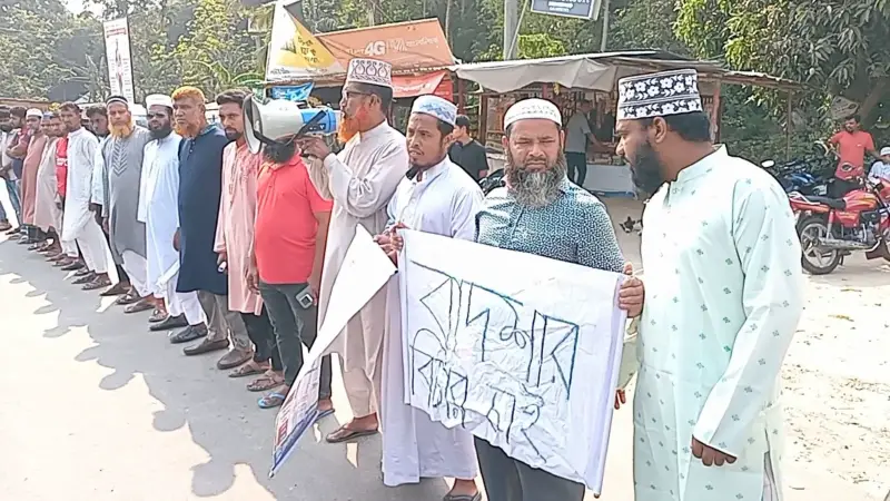 ইমামকে মারধরের প্রতিবাদে, নড়াইলে মানববন্ধন ইমামকে মারধরের প্রতিবাদে, নড়াইলে মানববন্ধন