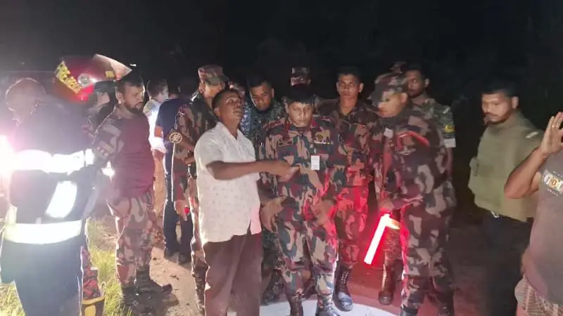 থানচিতে ট্রাক ২ হাজার ফুট গভীর খাদে পড়ে নিহত ১, আহত ৩ থানচিতে ট্রাক ২ হাজার ফুট গভীর খাদে পড়ে নিহত ১, আহত ৩
