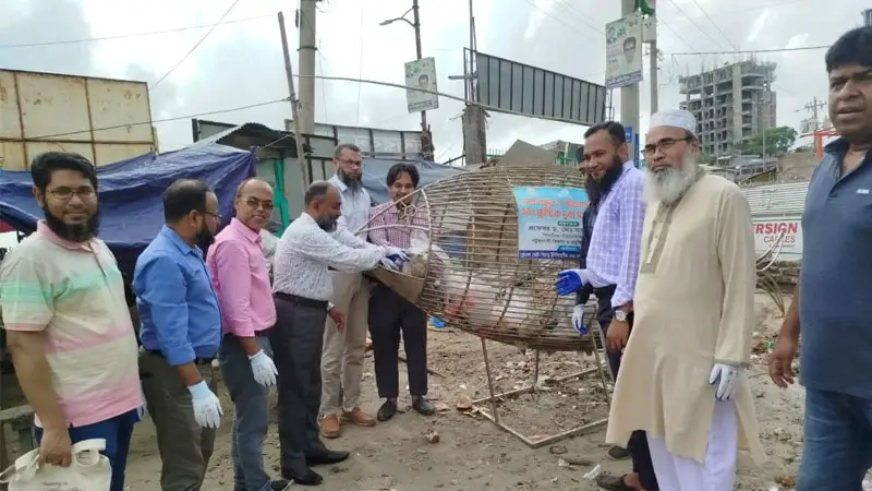 প্লাস্টিক দিয়ে ঢেকে যাচ্ছিল কুয়াকাটা, হঠাৎ এগিয়ে এল একদল তরুণ! প্লাস্টিক দিয়ে ঢেকে যাচ্ছিল কুয়াকাটা, হঠাৎ এগিয়ে এল একদল তরুণ!