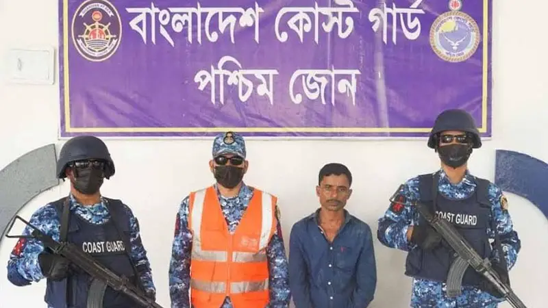 শিবসা নদী থেকে অস্ত্রসহ বনদস্যু আটক শিবসা নদী থেকে অস্ত্রসহ বনদস্যু আটক