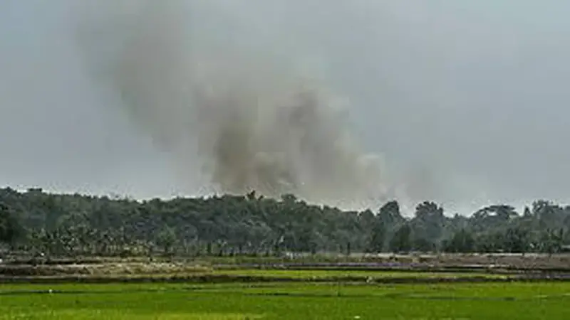 মর্টারশেল ও গোলাগুলির শব্দে কাঁপছে টেকনাফ মর্টারশেল ও গোলাগুলির শব্দে কাঁপছে টেকনাফ