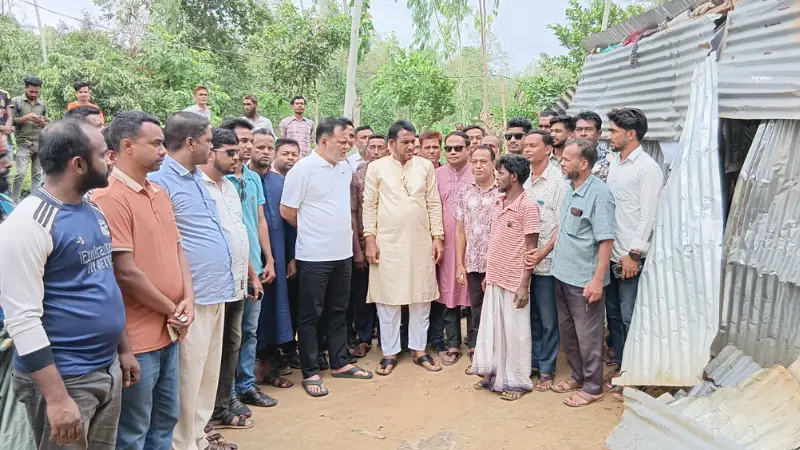 গারো পাহাড়ে বন্য হাতির আক্রমণে ক্ষতিগ্রস্তদের সহায়তা দিলেন বিএনপি নেতা গারো পাহাড়ে বন্য হাতির আক্রমণে ক্ষতিগ্রস্তদের সহায়তা দিলেন বিএনপি নেতা