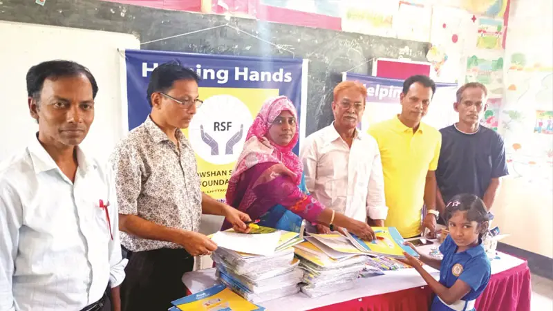 মীরসরাইয়ে শিক্ষার্থীর মাঝে রওশন শফিক ফাউন্ডেশনের শিক্ষা সামগ্রী বিতরণ মীরসরাইয়ে শিক্ষার্থীর মাঝে রওশন শফিক ফাউন্ডেশনের শিক্ষা সামগ্রী বিতরণ