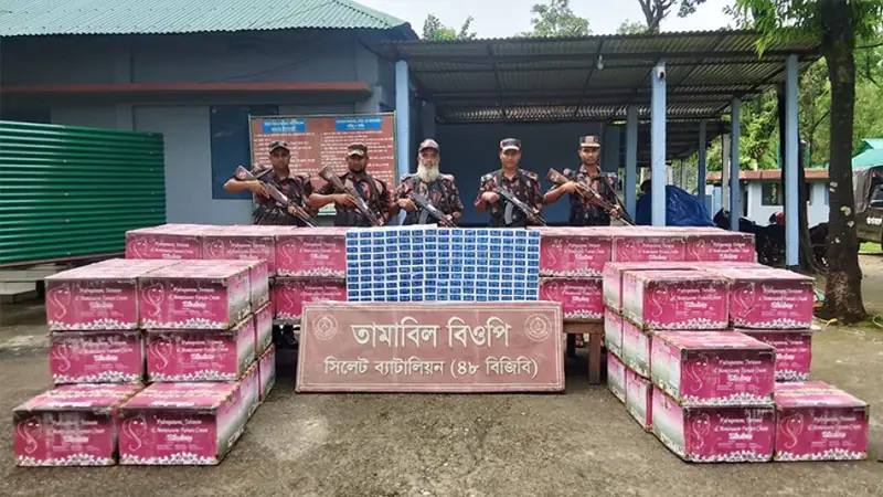 সীমান্তে কোটি টাকার চোরাই মালামাল জব্দ সীমান্তে কোটি টাকার চোরাই মালামাল জব্দ