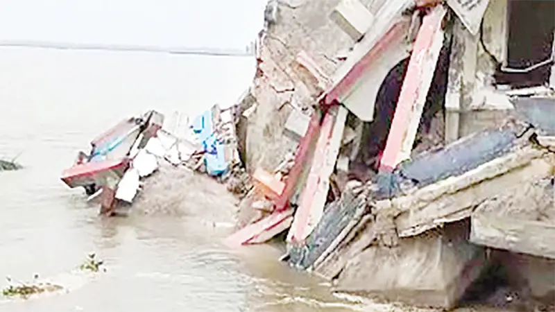 নদী ভাঙনে স্বপ্নভঙ্গ