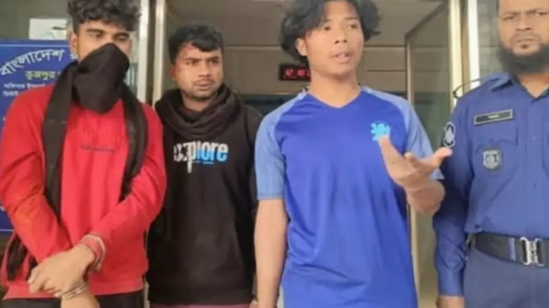 প্রেমের প্রস্তাবে রাজি না হওয়ায় ছাত্রী অপহরণ করতে গিয়ে আটক ৪ প্রেমের প্রস্তাবে রাজি না হওয়ায় ছাত্রী অপহরণ করতে গিয়ে আটক ৪