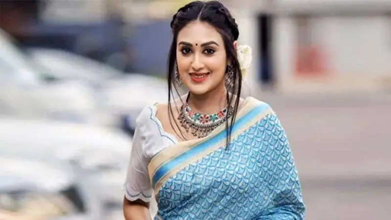 ভুয়া ফেসবুক অ্যাকাউন্ট নিয়ে সতর্ক করলেন কুসুম শিকদার ভুয়া ফেসবুক অ্যাকাউন্ট নিয়ে সতর্ক করলেন কুসুম শিকদার
