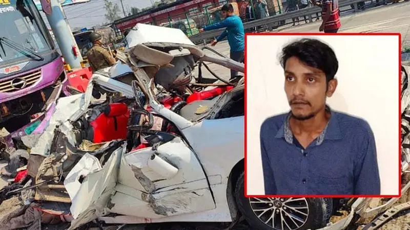অনেকবার ব্রেক কষেও থামানো যায়নি দাবি চালকের অনেকবার ব্রেক কষেও থামানো যায়নি দাবি চালকের
